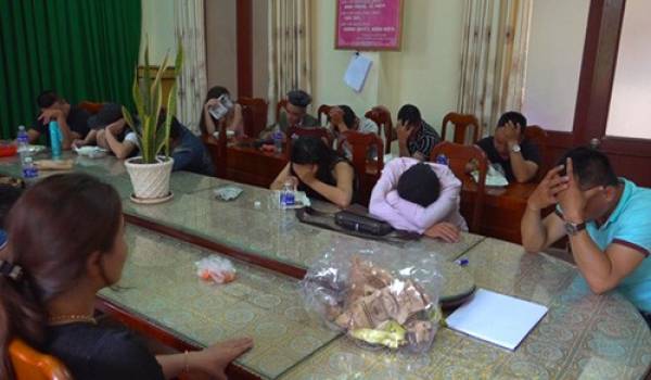 Bắt quả tang 44 khách dương tính ma túy trong nhà hàng karaoke