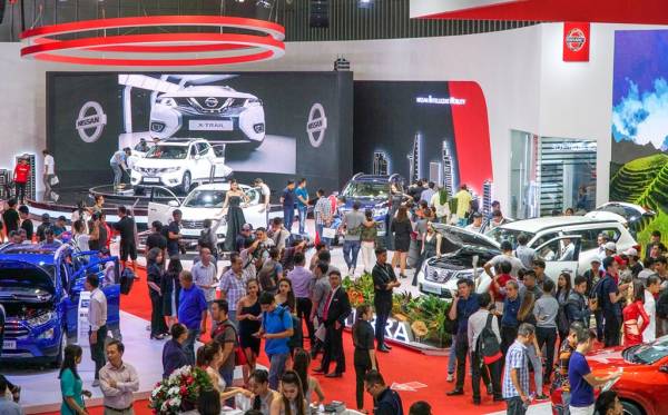 Gian hàng của Nissan Việt Nam tại Vietnam Motor Show luôn đông người xem