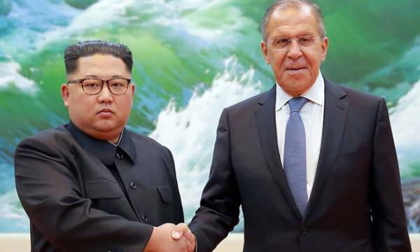 Lãnh đạo Triều Tiên Kim Jong-un và Bộ trưởng Ngoại giao Nga Sergei Lavrov.