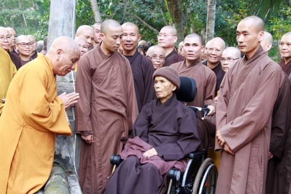Sức khoẻ của Thiền sư Thích Nhất Hạnh rất tốt khi về chùa Từ Hiếu. (Ảnh: VNE)
