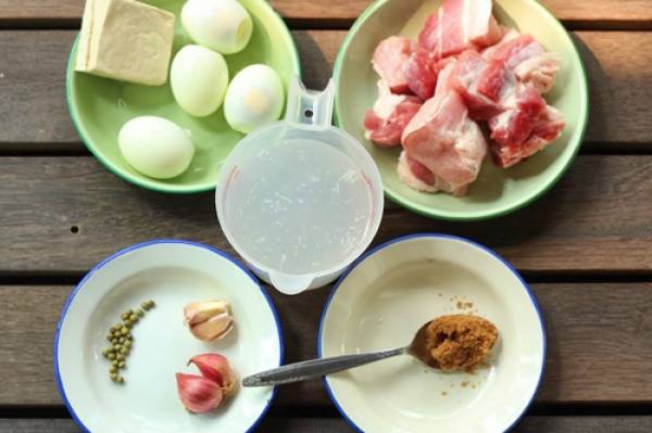 Hướng dẫn nấu thịt kho tàu thơm ngon ngày cuối tuần