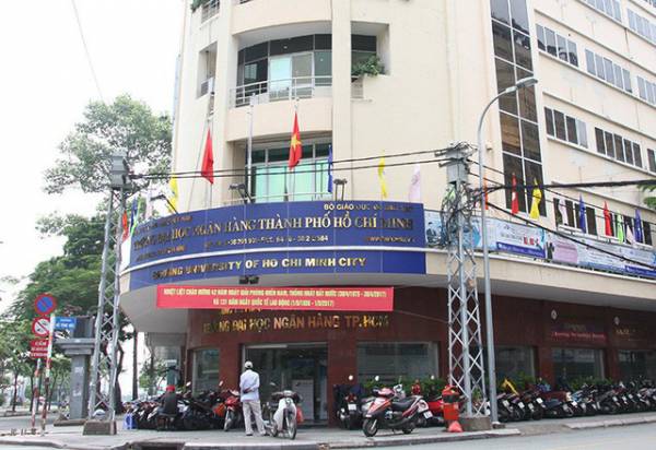 Trường ĐH Ngân hàng TPHCM áp quy đinh mới khi công nhận tốt nghiệp khiến có độ vênh trong xếp loại tốt nghiệp
