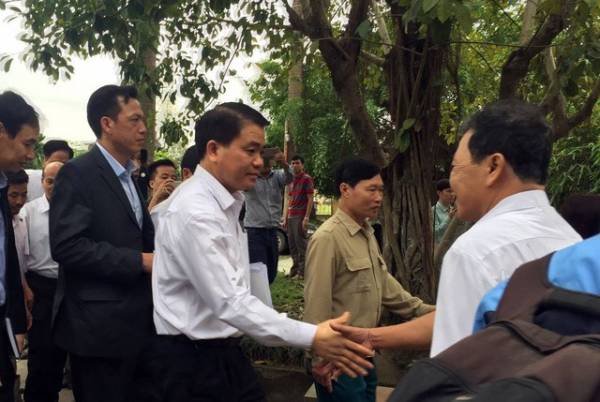 Mr Nguyen Duc Chung - Chairman of the Hanoi People's Committee in the conversation with people in Dong Tam commune (My Duc district).
