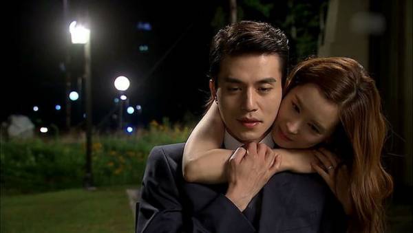 Kết quả hình ảnh cho Đến một độ tuổi nào đó, người ta không còn nằng nặc cần tình yêu, họ chỉ cần ở bên người tử tế