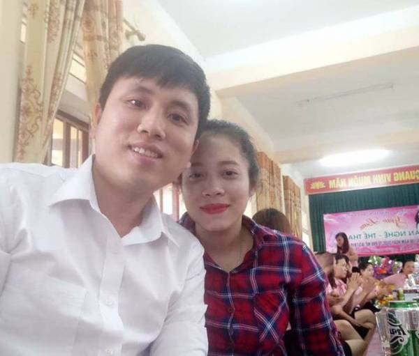 From two class companies, Vi Van Mui and Dinh Thi Hien came to be co-workers before they decided to continue to. their teaching life on Vietnamese-Laos borders.