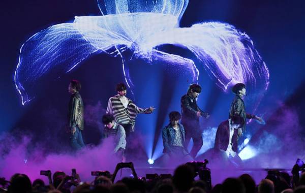 BTS kiếm được 40 triệu USD từ tour diễn vòng quanh thế giới