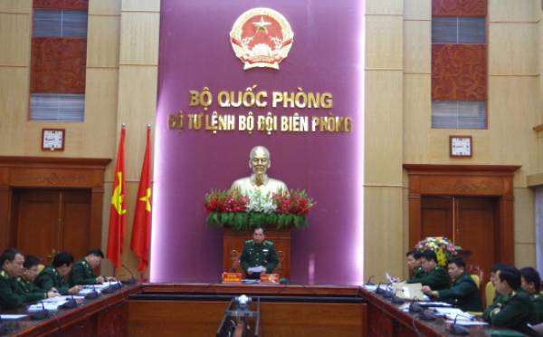 Thiếu tướng Phùng Quốc Tuấn chủ trì buổi làm việc. Ảnh: Viết Lam