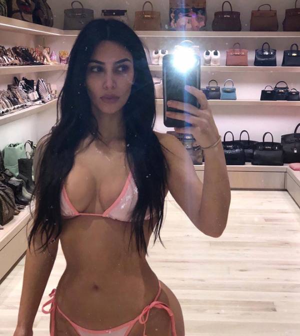 Kim khoe khéo tủ đồ hiệu đắt giá. Ảnh: Instagram.