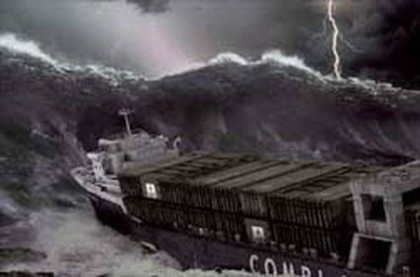 Trong những năm qua, một số tàu thuyền gặp nạn được cho là liên quan đến những con sóng ma (Freak Wave).