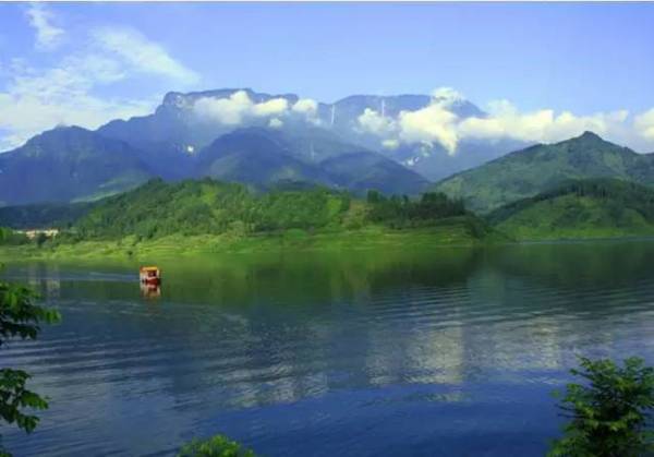 Hồ Mê Hồn trên núi Ngõa Ốc là một trong những “ cấm địa chết chóc“ nằm ở Tứ Xuyên, Trung Quốc. Sở dĩ người ta coi nơi đây là “cấm địa“ bởi xảy ra những hiện tượng bí ẩn.