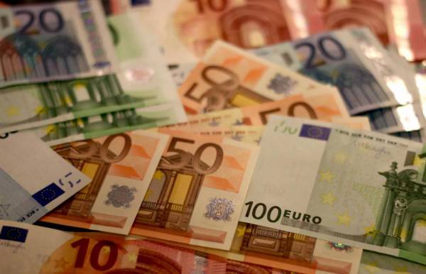 Pháp: Hơn 1 triệu euro tiền mặt “không cánh mà bay” khỏi xe bọc thép