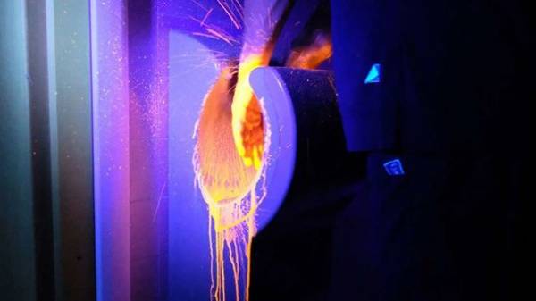 Máy sấy tay ở các địa điểm công cộng được cho là nguồn khuếch tán vi khuẩn đáng ngại.