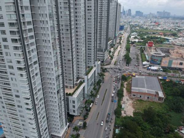 Hạ tầng đuối sức do việc liên tục xây nhà tại vùng ven TPHCM 4 Đường Nguyễn Hữu Thọ, quận 7,