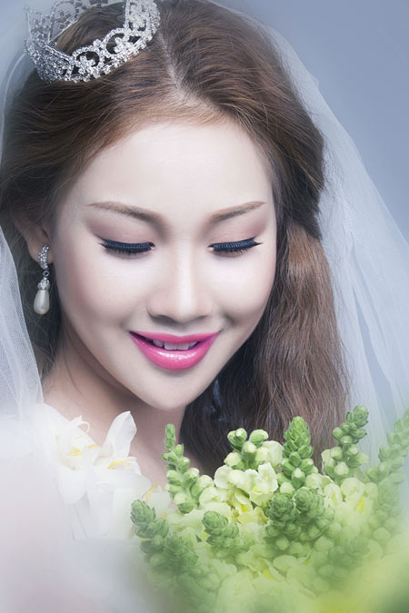 Image result for trang sức trang điểm cô dâu