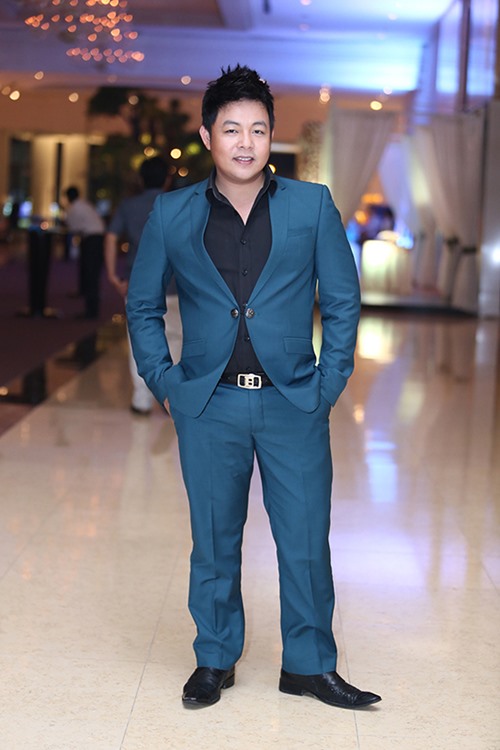 PhÆ°Æ¡ng Má»¹ Chi ThÆ°á»›t Tha Ao Dai Ben Quang Le
