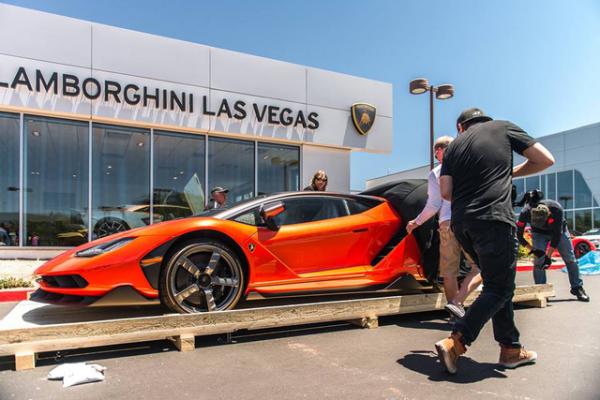 Siêu phẩm Lamborghini Centenario xuất hiện tại kinh đô cờ ...