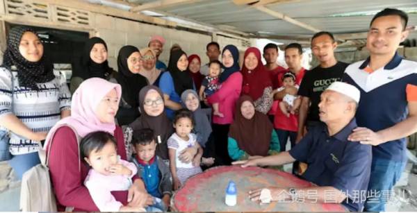 Ông cụ 72 tuổi và 19 bà vợ