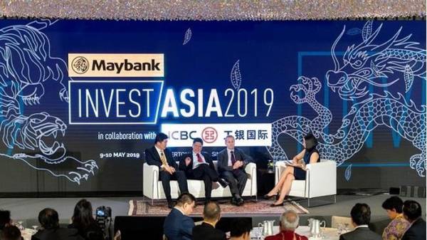 Ông Chua Hak Bin (ngoài cùng bên trái) trong hội nghị Invest Asia 2019 tại Singapore.