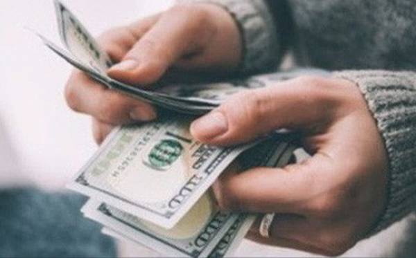 Giả nghèo giả khổ mượn tiền 9 người bạn thân, 7 người trốn tránh còn 2 người nói rằng...