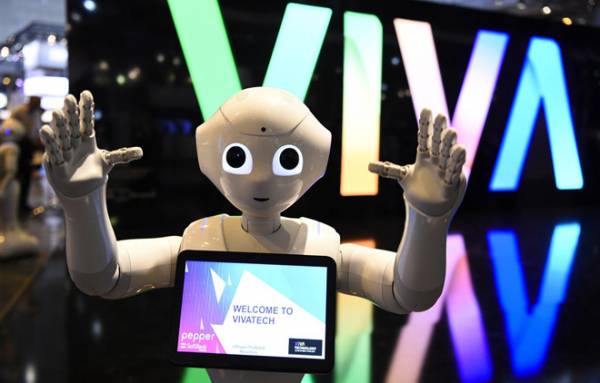 Robot Pepper tại Viva Technology ẢNH: MEDIUM