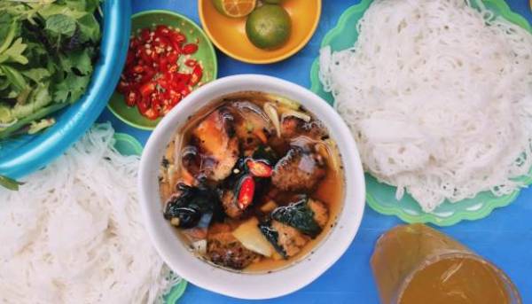 Bún chả nướng que tre Hà Nội