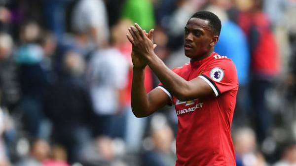 Fan M.U đòi ‘tống cổ’ ngôi sao lộ clip ăn chơi