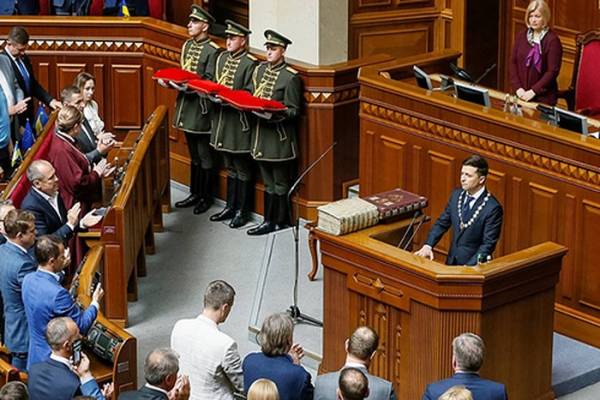 Ông Zelensky tuyên thệ nhậm chức Tổng thống trước Quốc hội Ukraine
