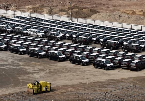 Bãi tập kết xe nhập khẩu từ Indonesia của một thương hiệu Nhật Bản.