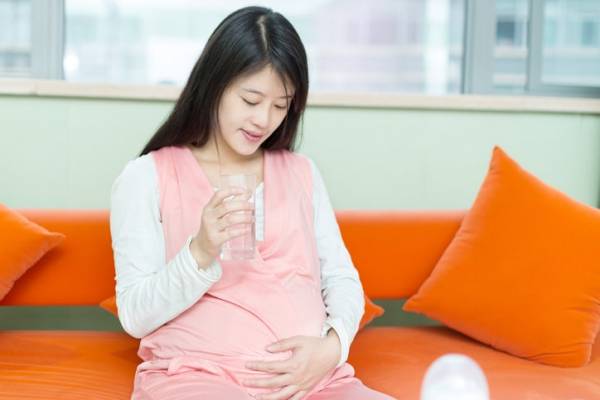 Vợ trẻ cưới 3 năm không có con dù hai vợ chồng khỏe mạnh, bác sĩ tiết lộ lý do gây bất ngờ