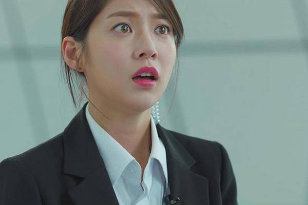 Thương vụ ái tình (Phần 17) :Mọi người nhìn Diệu Hoa với ánh mắt kinh hoảng.