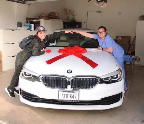 Món quà từ Wendy Phạm khiến Phi Nhung không khỏi bất ngờ ẢNH: FBNV