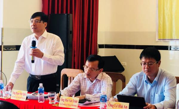 Lãnh đạo Bộ GD-ĐT trong một buổi chia sẻ thông tin với báo chí HÀ ÁNH