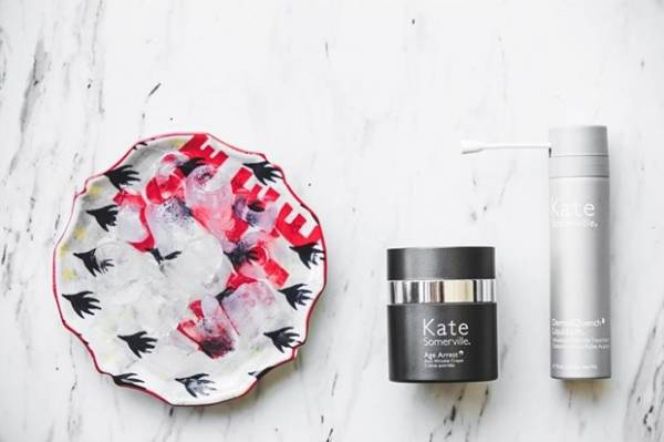 Tuyệt chiêu dưỡng da mùa Hè bằng đá lạnh cho phái đẹp