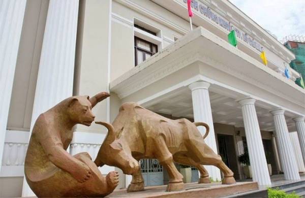 2 sở giao dịch chứng khoán đồng loạt lãi đậm trong năm 2018