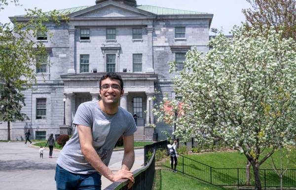 Georges Awaad biết 19 ngôn ngữ ở tuổi 20 và mong muốn học thêm nhiều ngoại ngữ khác. Ảnh: Canadian Press.