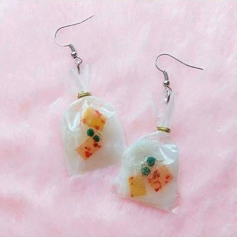 Bông tai trà sữa, kẹp tóc pizza và những biến tấu thú vị từ đồ ăn