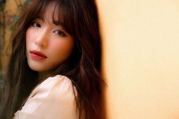 Hòa Minzy tái xuất sau nửa năm vắng bóng