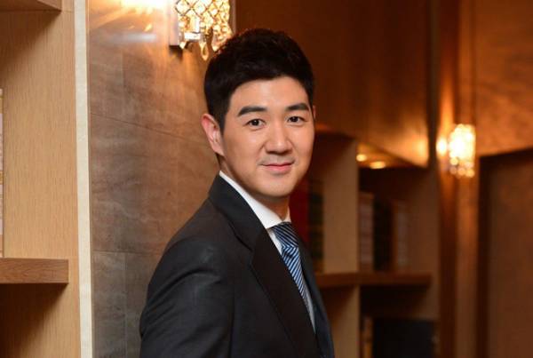 Nam diễn viên Han Sang Jin thu hút sự chú ý khi công khai chỉ trích Yang Hyun Suk.