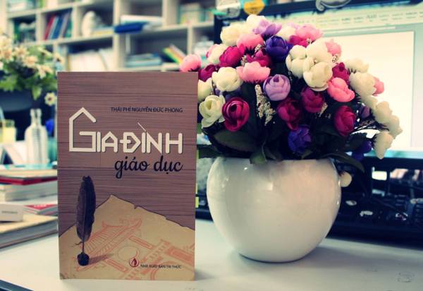 Sách Gia đình giáo dục.