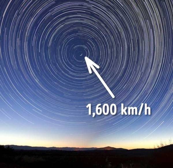 Trái Đất đang tự quay với vận tốc 1.600km/h và tốc độ di chuyển của nó quanh mặt trời còn nhanh hơn với 108.000km/h nhưng chúng ta không cảm nhận được điều này.