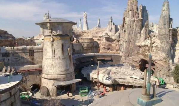 Chiêm ngưỡng công viên chủ đề Star Wars trị giá tỷ USD