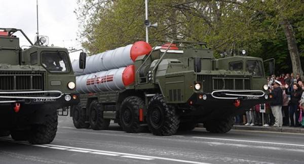 Hệ thống tên lửa phòng không S-400 của Nga đang được nhiều nước trên thế giới để ý.