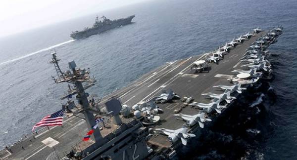 Tàu sân bay USS Abraham Lincoln đã xuất hiện ở vùng Vịnh và khiến căng thẳng Mỹ - Iran leo thang.