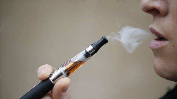 Thuốc lá điện tử làm gia tăng bệnh tim