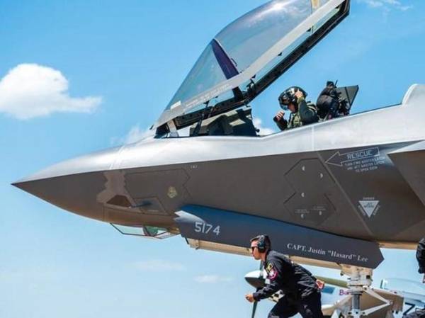 Tiêm kích tàng hình đa năng F-35 Lightning II tại căn cứ không quân Barksdale ở bang Louisiana (Mỹ) ngày 17-5-2019. Ảnh: U.S. AIR FORCE