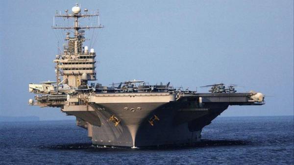Tàu sân bay USS Abraham Lincoln trên biển Địa Trung Hải. Ảnh: Hải quân Mỹ