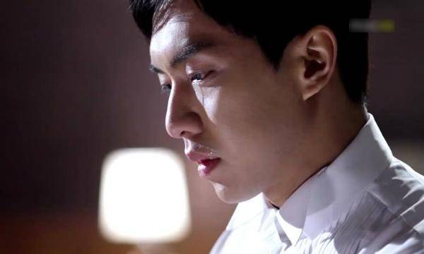 Chồng nín lặng khi cầm kết quả xét nghiệm ADN của hai con trai