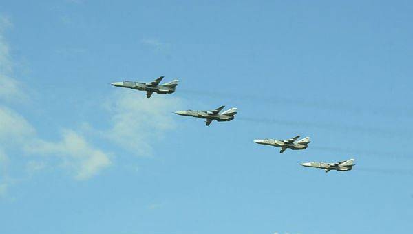 Phi công Nga diễn tập tấn công ngay trên đầu tàu chiến NATO