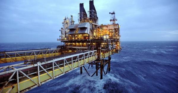 Sụt giảm 4%, giá dầu Mỹ về mốc 51USD/thùng