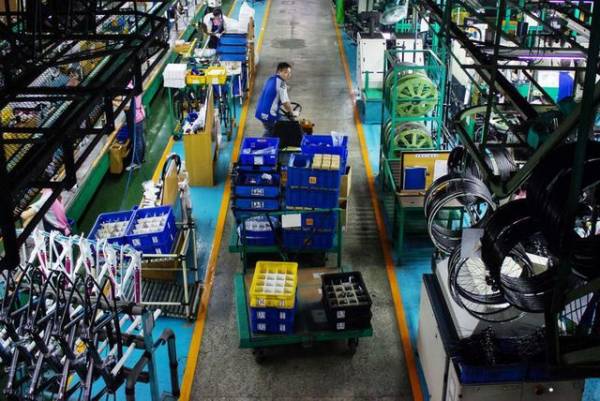 Dây chuyền lắp ráp tại cơ sở sản xuất xe đạp Giant ở Đài Trung, Đài Loan. Ảnh Maurice Tsai / Bloomberg